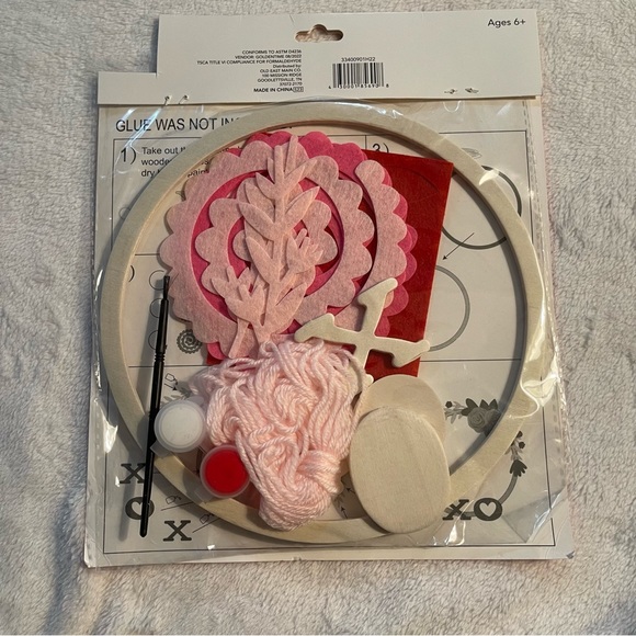 Valentines XOXO Rose Heart Wooden Felt DIY Wreath Kit New Kit - Picture 4 of 6